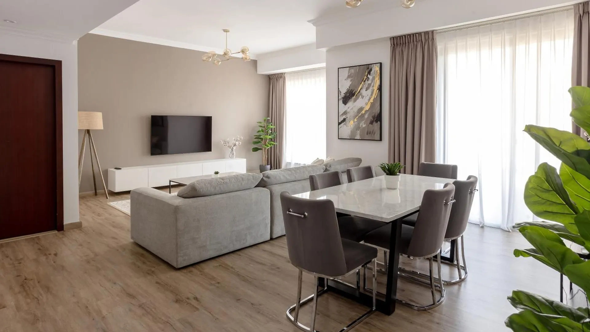 Beautiful And Bright 1 Bedroom Apartment! Sofia ! location