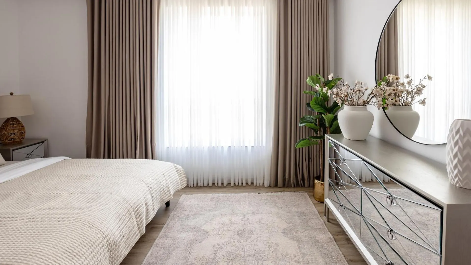 Apartment Beautiful And Bright 1 Bedroom Apartment! Sofia ! Dubai United Arab Emirates